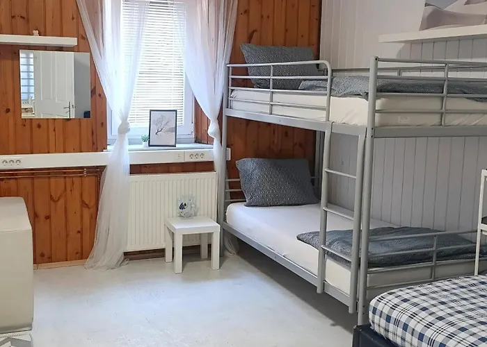 For Four People Nina *